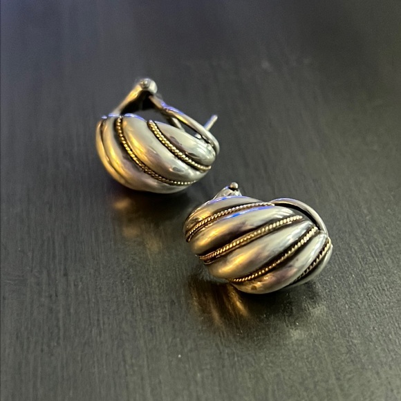 Tiffany & Co Two Tone Shell Earrings (AUTHENTIC) - Picture 2 of 7